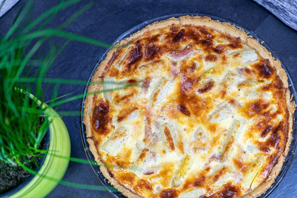 Quiche mit Spargel und Schinken