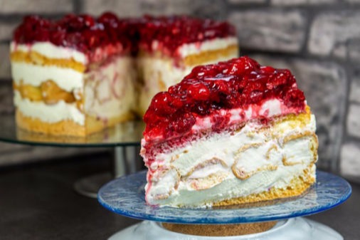 Windbeutel Torte mit Himbeeren